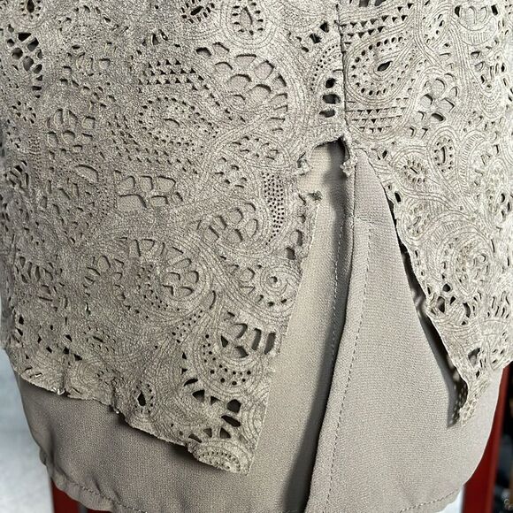 ECRU Elegant Gray & Tan Suede Sleeveless Blouse with Lace Design (Size: XS) - Picture 10 of 13